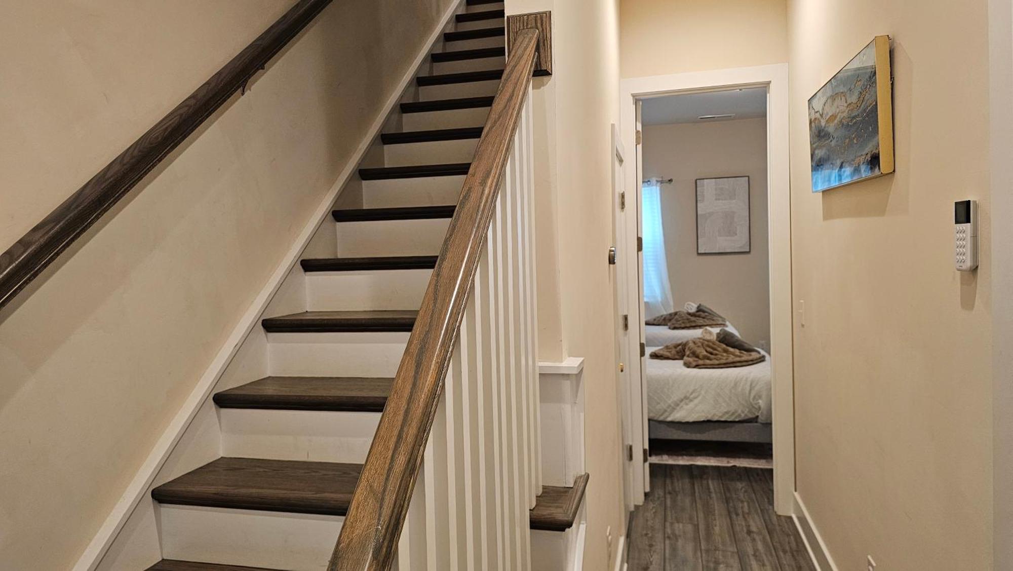 Elegant 3br Family & Business Friendly Near Downtown With Free Parking, Wfh, & Wi-fi